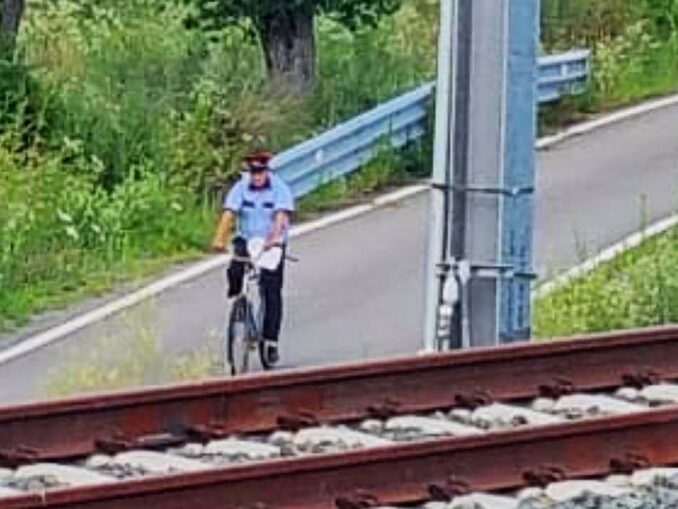 România, țara cu trenuri ghidate cu bilețelul adus pe bicicletă