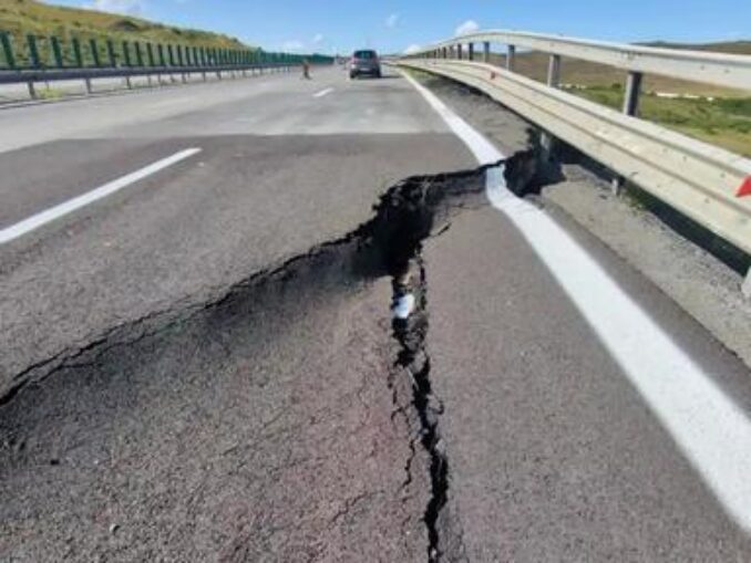 CNAIR explică motivele închiderii circulației pe Autostrada A10 Sebeș-Turda după surparea terenului