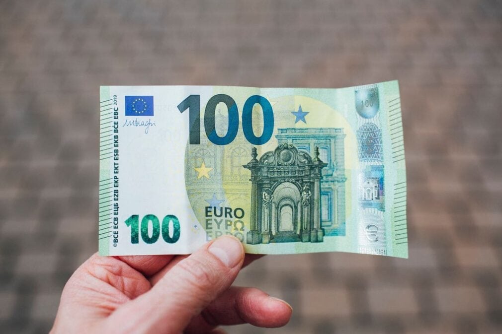 Cursul euro urcă din nou. Ce trebuie să știi dacă schimbi valută în această perioadă