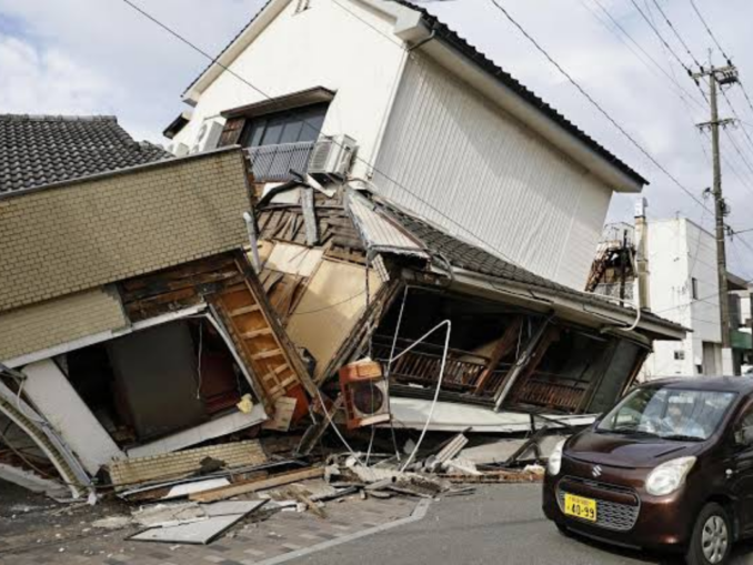 Cel puțin 13 morți după cutremurul puternic din Japonia. Salvatorii caută oameni prinși sub dărâmături