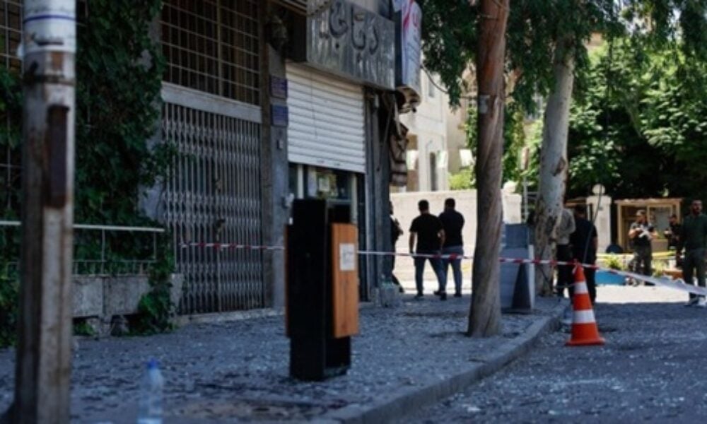 Siria confirmă legătura dintre Statul Islamic și exploziile din Damasc în timpul vizitei lui Macron