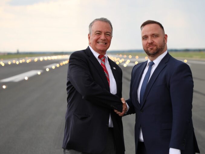 Ambasadorul american, Darryl Nirenberg, întâlnire cu directorul Companiei de Aeroporturi București: „Reconfirmă dialogul instituțional solid dintre cele două părți”