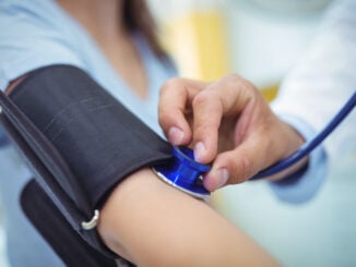 EXCLUSIV „Au, au! Mă strânge tare”! Femeia care s-a speriat de tensiometru. România rurală la care a ajuns Crucea Roșie