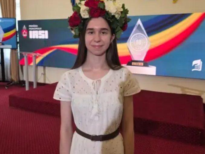 Naomi Pascal, absolventa de liceu tehnologic, și-a împlinit visul. A luat 10 la Bac, a dat meditații pentru pregătire, apoi a fost admisă la Arhitectură