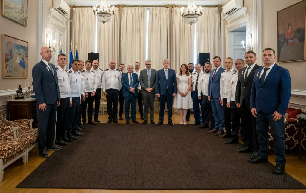 Polițiști români decorați de Franța