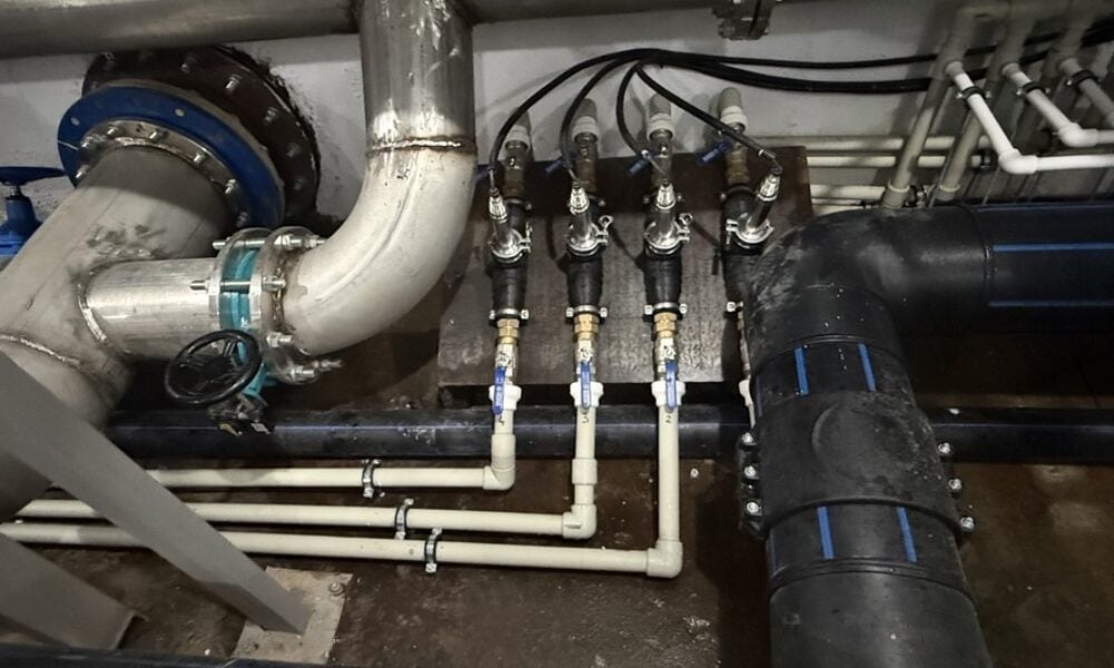 Echipele Veolia au finalizat lucrările pentru reabilitarea şi modernizarea Staţiei de Tratare a Apei din Curtea de Argeş, pe fondul crizei apei potabile – FOTO