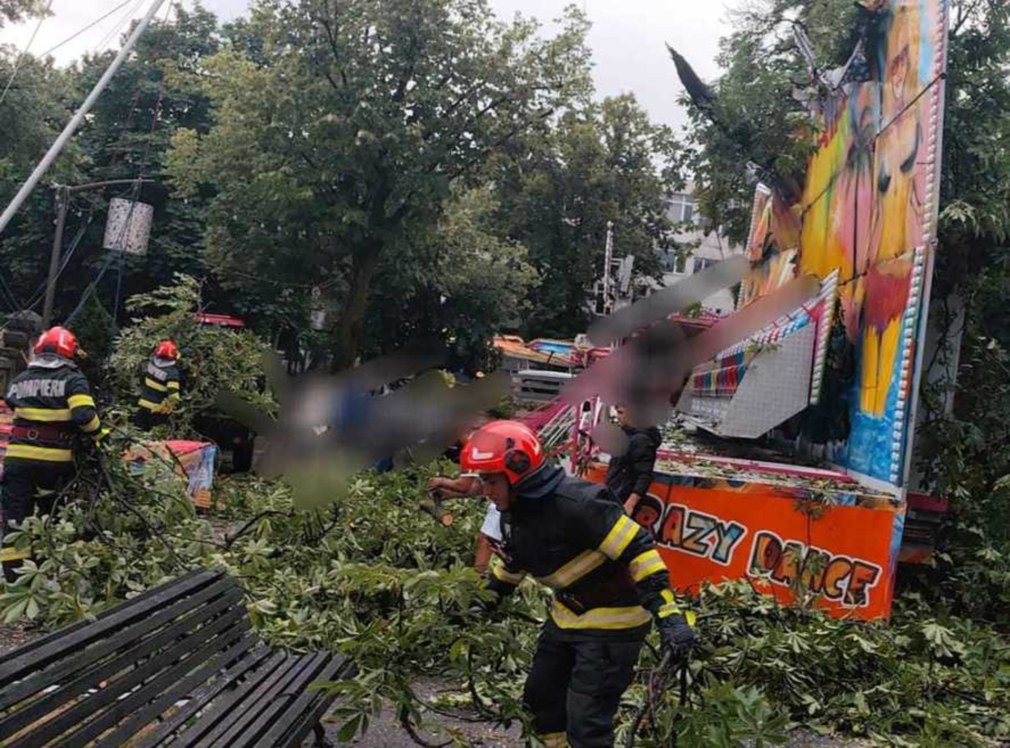 Intervenții pentru combaterea efectelor furtunii în București și în alte județe