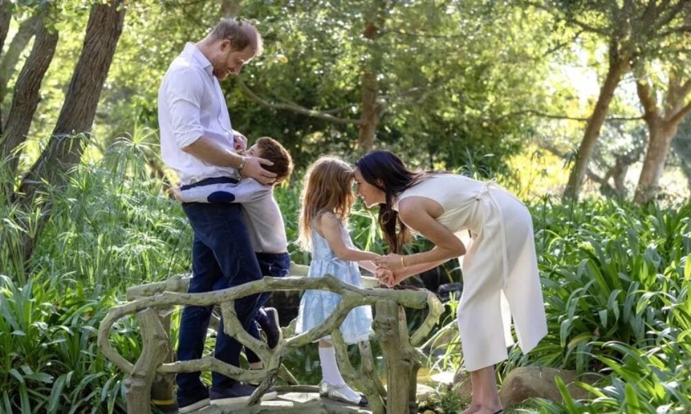Regele Charles s-a întâlnit cu prinţul Harry, Meghan şi copiii lor, pentru prima dată în ultimii patru ani