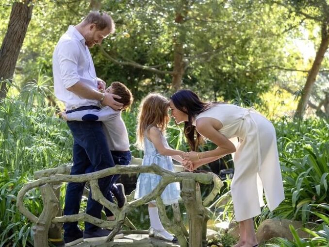 Regele Charles s-a întâlnit cu prinţul Harry, Meghan şi copiii lor, pentru prima dată în ultimii patru ani