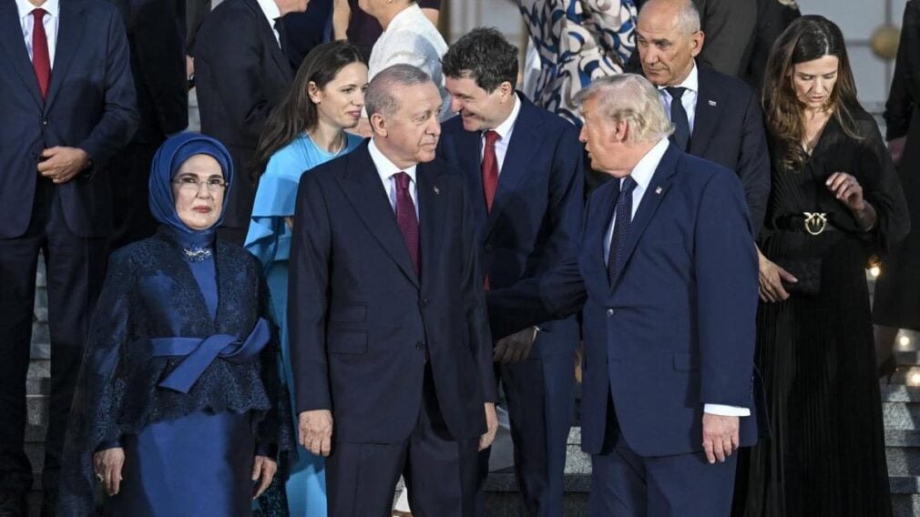 „Domnul Trump s-a întors și i-am prezentat-o pe Mirabela”. Nicușor Dan dezvăluie ce au discutat Prima Doamnă a României și Donald Trump VIDEO