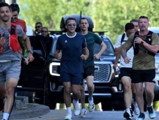 Emmanuel Macron a ieșit la alergat pe străzile din Ankara purtând faimoșii săi ochelari  – VIDEO