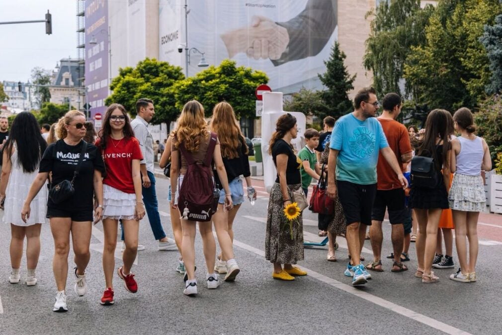 SONDAJ 72% dintre români cred că țara merge într-o direcție greșită. Presa și influencerii, la coada încrederii