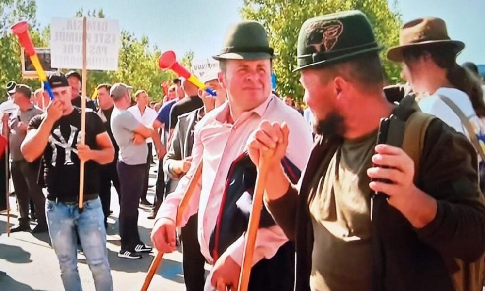 Protestul oierilor a degenerat în București. Jandarmii au folosit gaze lacrimogene după îmbrânceli cu manifestanții