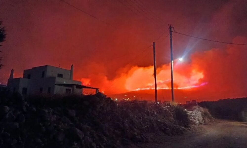 Incendiile se extind în sudul Europei. Evacuări pe insula Paros, destinație preferată și de turiștii români
