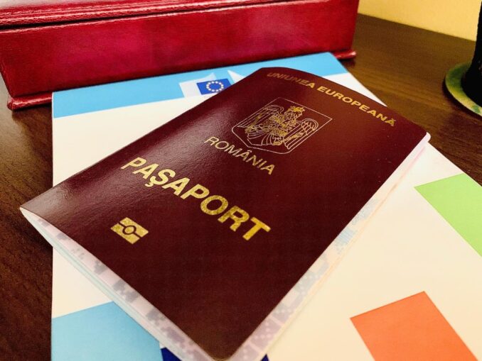 Pașaportul românesc urcă pe locul 11 în topul global al libertății de călătorie