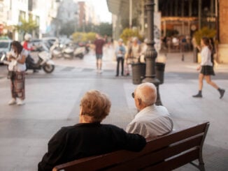 Pensia nu mai e suficientă. Aproape 3 din 10 pensionari activi din Europa pun că muncesc pentru că au nevoie de bani