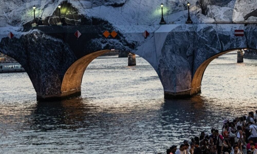 Podul Pont Neuf din Paris, transformat într-o peșteră spectaculoasă. Instalația a atras peste 500.000 de vizitatori VIDEO