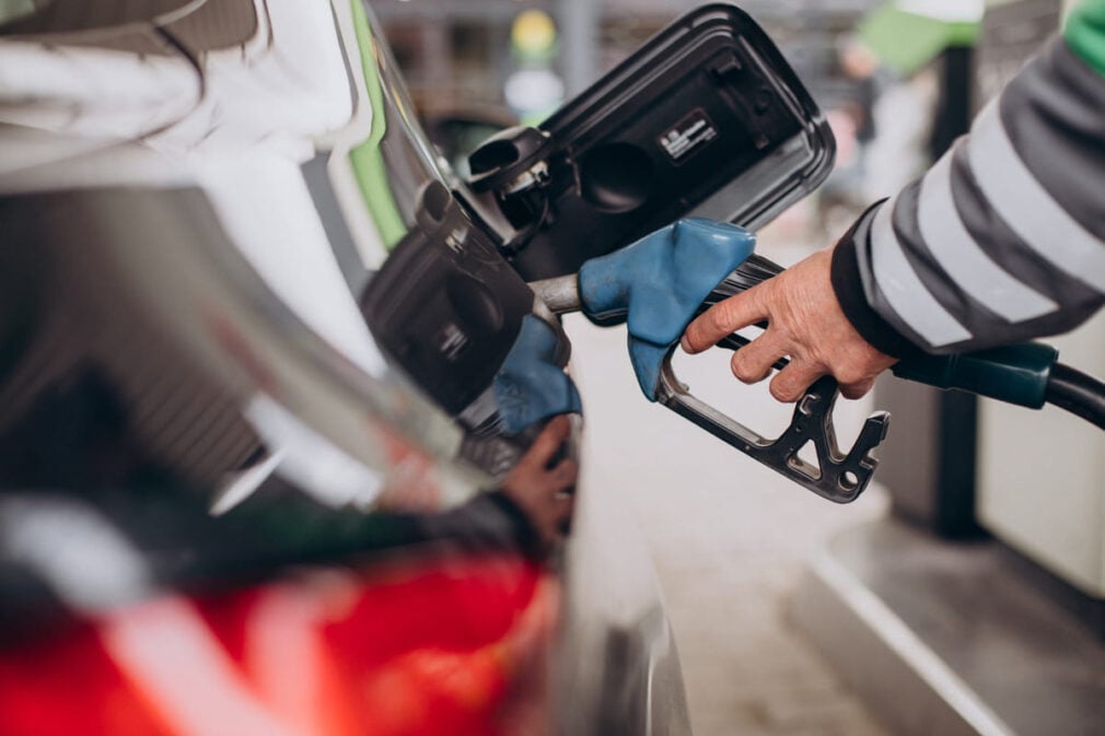 Negocierile SUA-Iran calmează piața petrolului. Prețurile au coborât la cel mai redus nivel din ultimele patru luni. Ce se poate întâmpla în continuare cu carburanții
