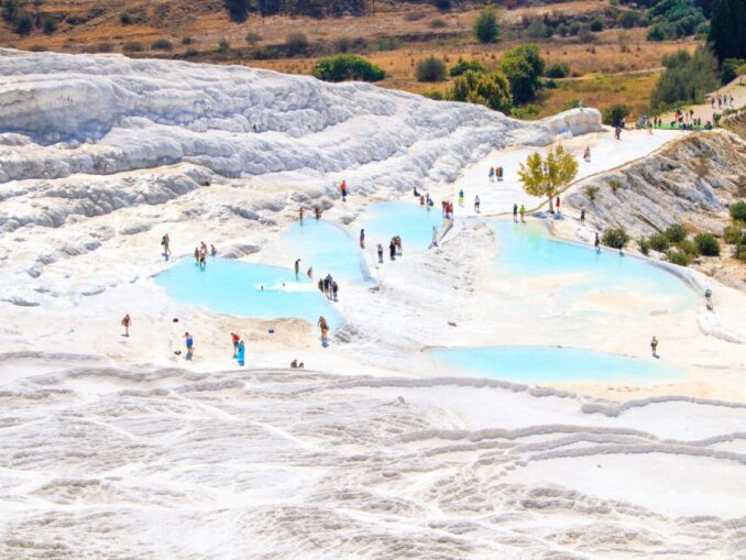 Cele mai spectaculoase piscine naturale din lume. Destinațiile care atrag turiști din toate colțurile planetei