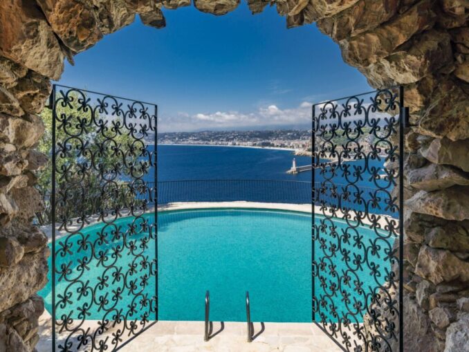 Fosta vilă a lui Sean Connery de pe Riviera Franceză, scoasă la vânzare. Proprietatea cu vedere la Mediterană impresionează prin lux și istorie