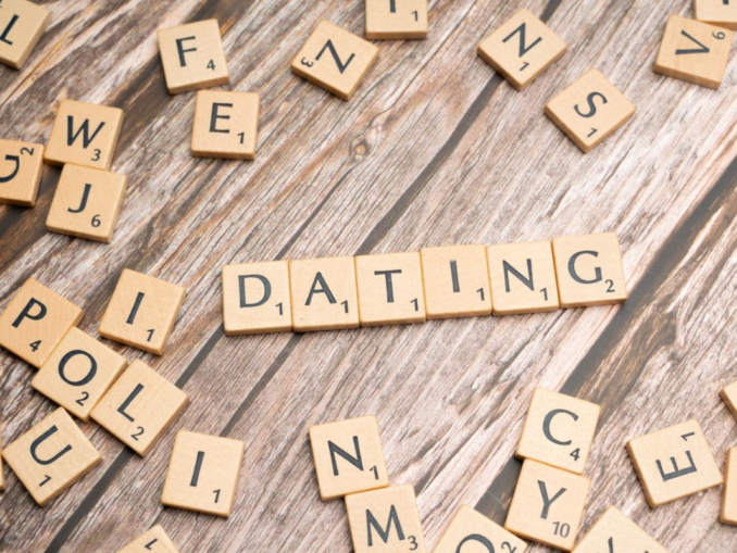 Rețeaua site-urilor de dating din Iași, în centrul unor alerte de fraudă și spălare de bani în Franța