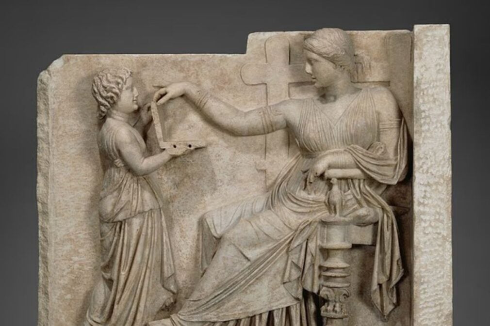 Statuia grecească „cu laptop” care a reaprins teoriile despre călătoria în timp