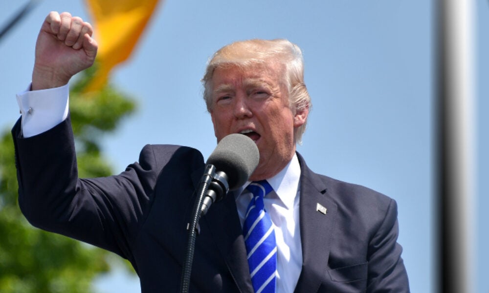 Trump, foc și pară pe UE, din cauza sancționării Google. Miliardarul ne acuză de „jefuirea” SUA