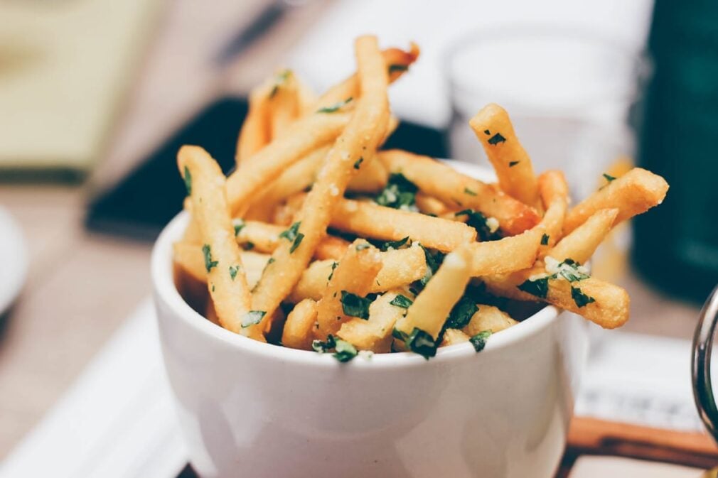 Food Noise (zgomot alimentar): 8 din 10 români afirmă că se gândesc frecvent la mâncare, însă doar 9% înțeleg motivele
