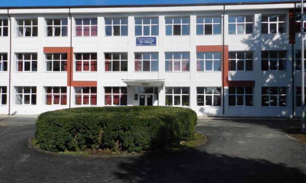 EXCLUSIV Camere din căminul unui liceu din Călărași, închiriate fără drept unor persoane din afara școlii. Curtea de Conturi a găsit anvelope depozitate în ele