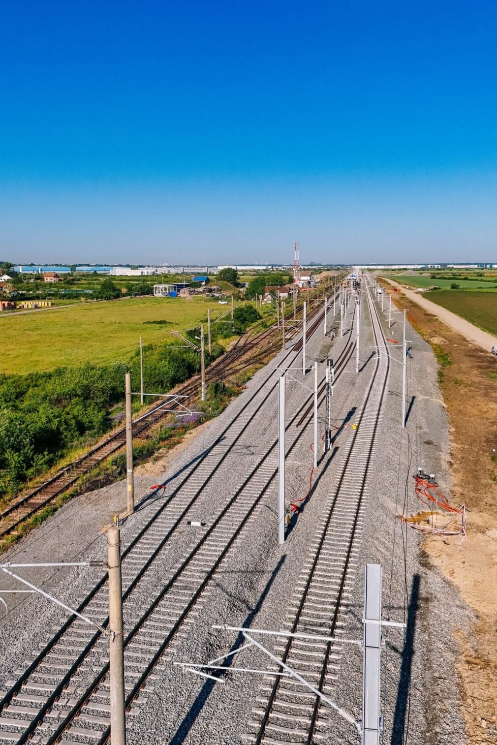 Trei noi obstacole puse intenționat pe calea ferată, în drumul spre mare. Au fost înlăturate chiar înainte să treacă trenul