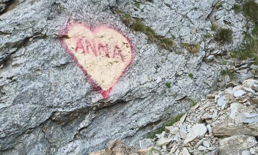 Autorul declarației de dragoste de pe Transfăgărășan a fost identificat de polițiști