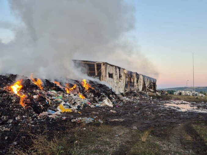 Săptămână de foc pentru ISU Covasna. Incendiu lichidat după trei zile la Leț și alte intervenții majore