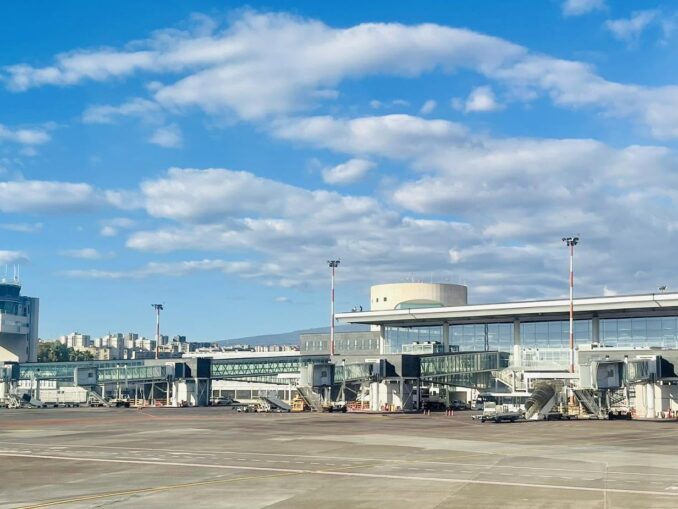 Aterizările, suspendate pe un aeroport frecventat de români