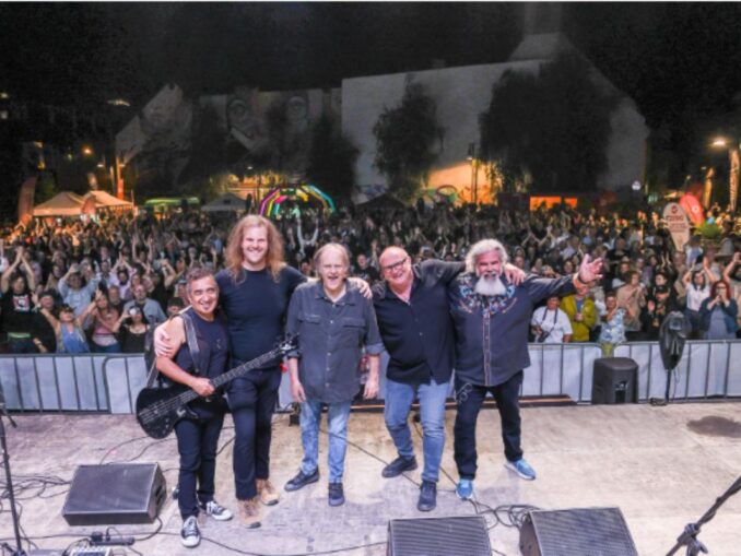 Blues-ul nu poate fi făcut de AI. Se trăiește, se cântă și se ascultă ”pe bune”!