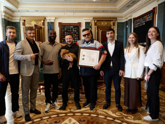 Cadou special: Zelenski a primit un cățel de la boxerul Terence Crawford