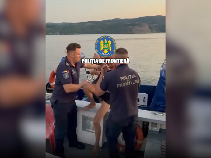 VIDEO Un bărbat a adormit pe un colac și a fost dus în derivă de curenți, pe Dunăre