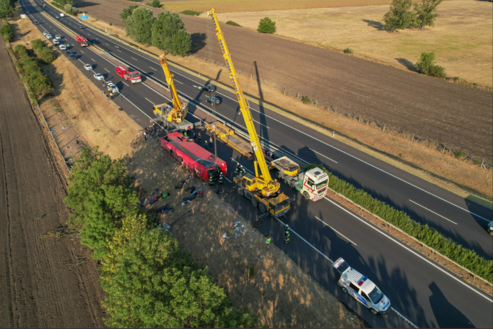 Accident rutier grav în Ungaria. Un autocar înmatriculat în Polonia s-a răsturnat pe autostrada M3. Cel puțin 12 morți