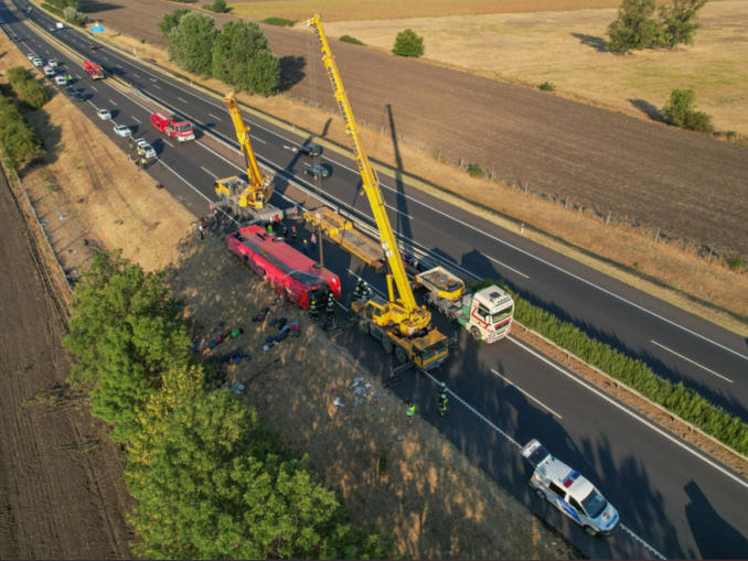 Accident rutier grav în Ungaria. Un autocar înmatriculat în Polonia s-a răsturnat pe autostrada M3. Cel puțin 12 morți