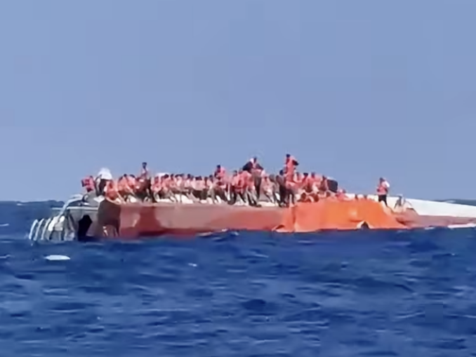 VIDEO UPDATE Cel puțin șapte morți după ce o navă cu 270 de persoane la bord a naufragiat în largul Coastei Ciprului. Operațiuni de salvare în desfășurare