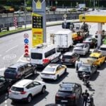 Din cauza crizei de combustibil, în fața benzinăriilor din Rusia se formează cozi kilometrice FOTO Facebook.com