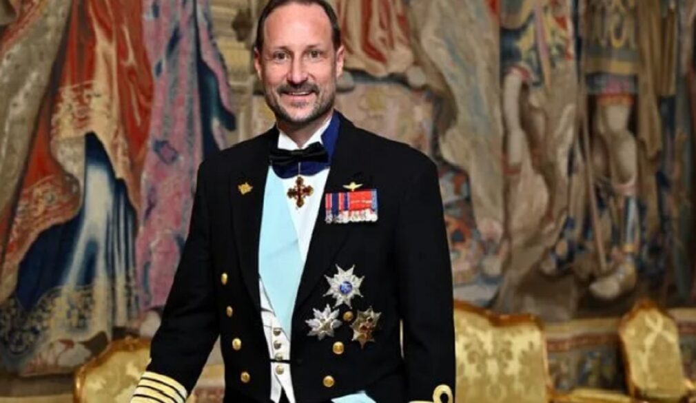 „Prințul reticent” devine rege: Haakon al VIII-lea preia tronul Norvegiei