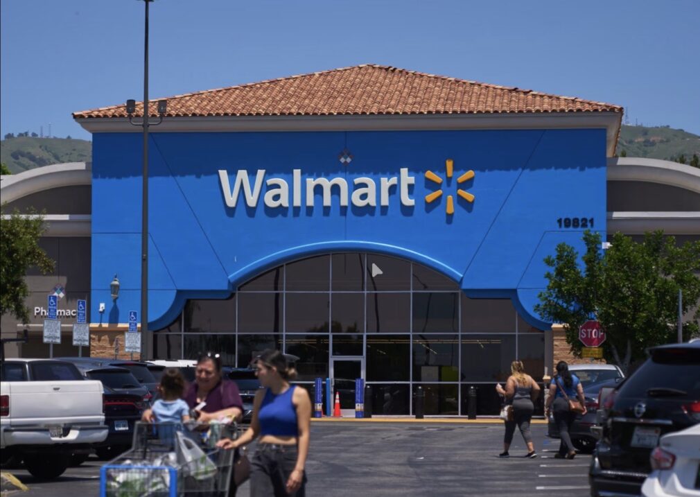 Retailerii din SUA remarcă faptul că americanii „strâng cureaua”. Walmart înregistrează cea mai slabă creștere în vânzări din ultimii ani