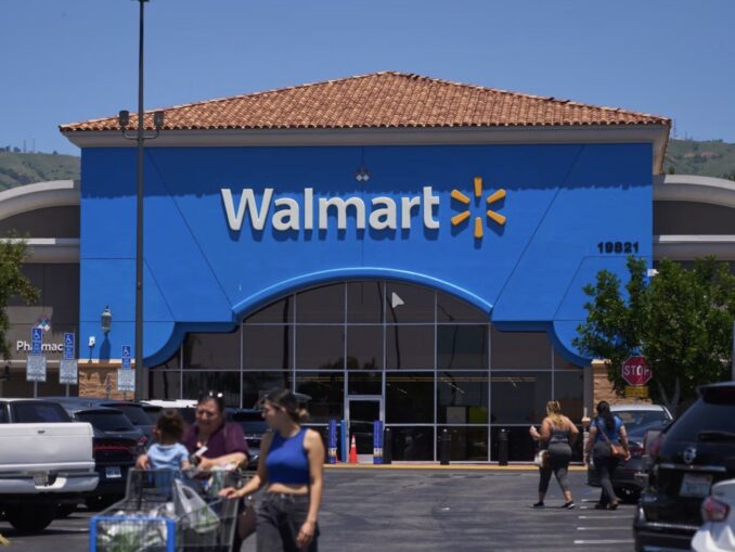 Retailerii din SUA remarcă faptul că americanii „strâng cureaua”. Walmart înregistrează cea mai slabă creștere în vânzări din ultimii ani