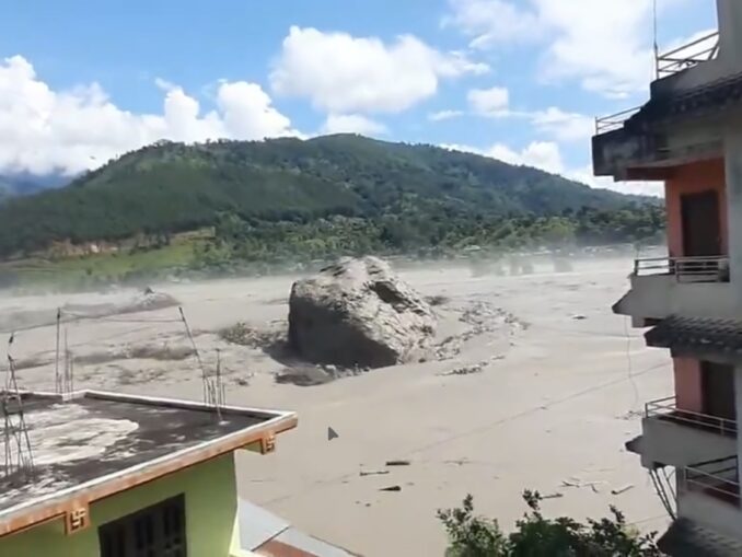 Nepal nu acceptă ajutor internațional în urma viiturilor devastatoare. Care este motivul