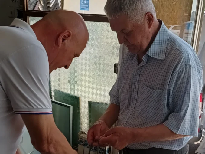 Printre puținii meșteri adevărați ai Bucureștiului. Meserii care se uită, vremuri de care uităm