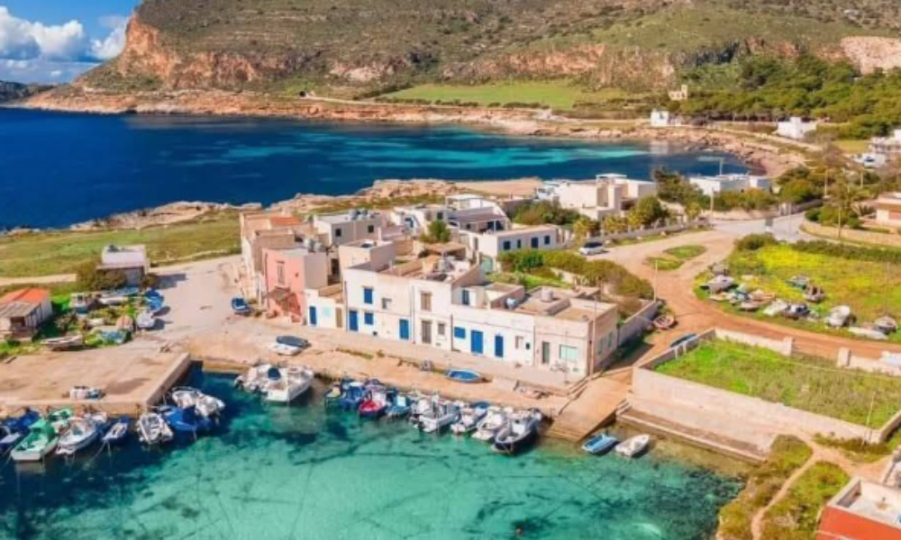 Val de turiști pe ”insula lui Ulise”. Ce aduce noua viziune a lui Nolan pentru celebra destinație italiană
