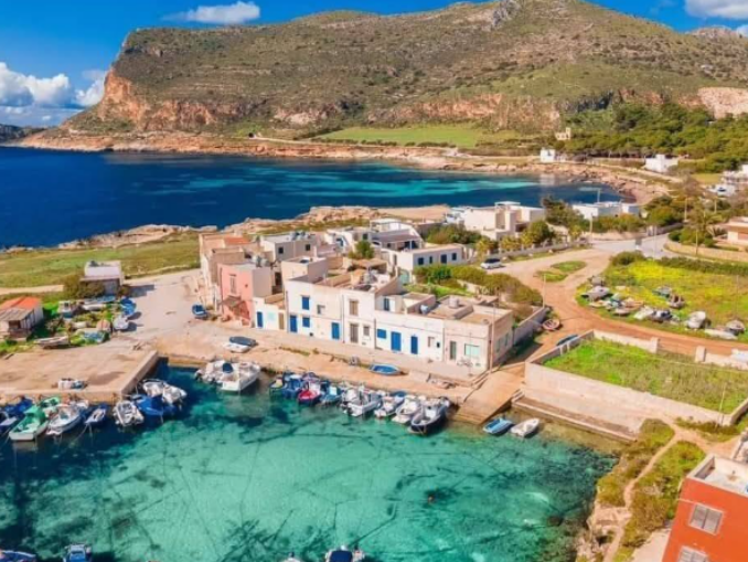 Val de turiști pe ”insula lui Ulise”. Ce aduce noua viziune a lui Nolan pentru celebra destinație italiană
