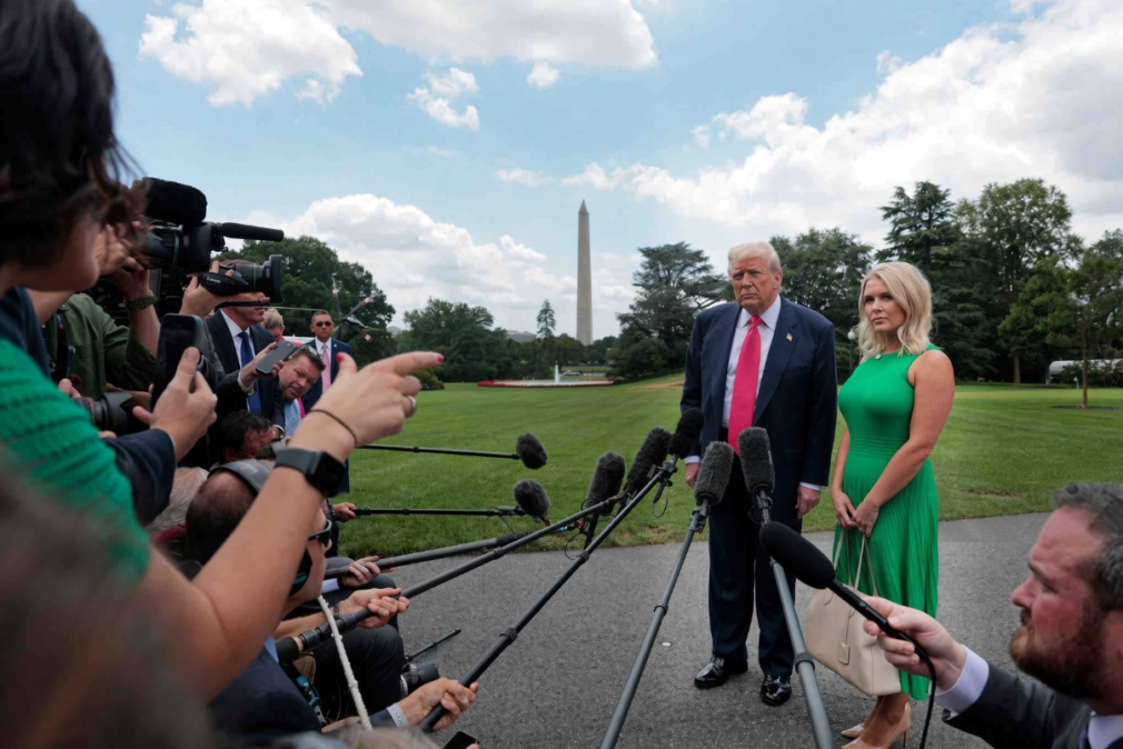 Karoline Leavitt, secretara de presă a lui Donald Trump, părăsește Casa Albă la sfârșitul acestei luni