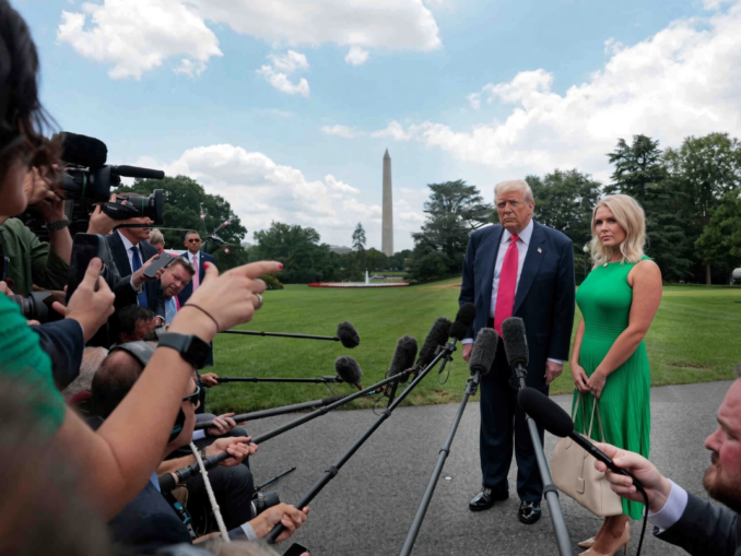 Karoline Leavitt, secretara de presă a lui Donald Trump, părăsește Casa Albă la sfârșitul acestei luni