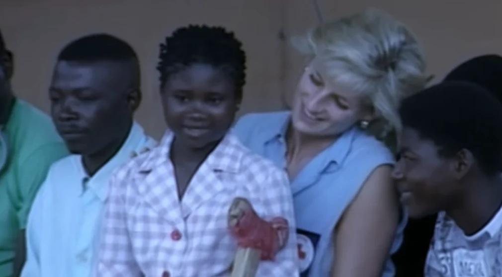  Lady Di, „Prințesa Inimilor”, hăituită până la moarte 